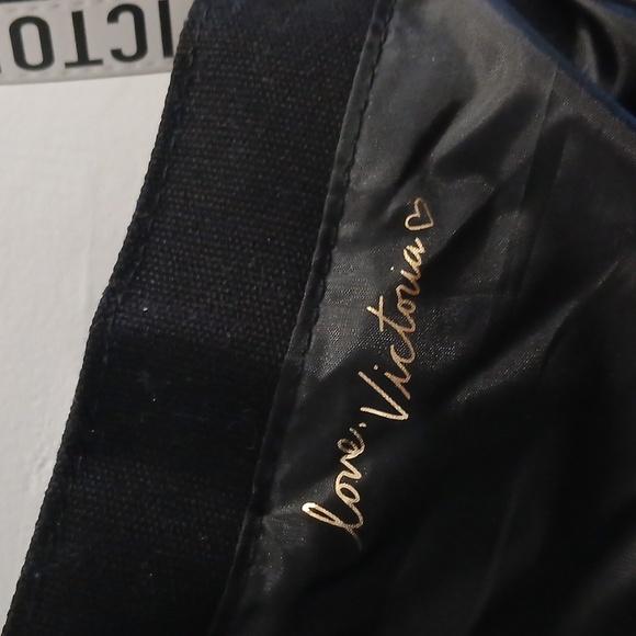 Victoria's Secret Black w/Adjustable White Straps Large Bag - Picture 4 of 4